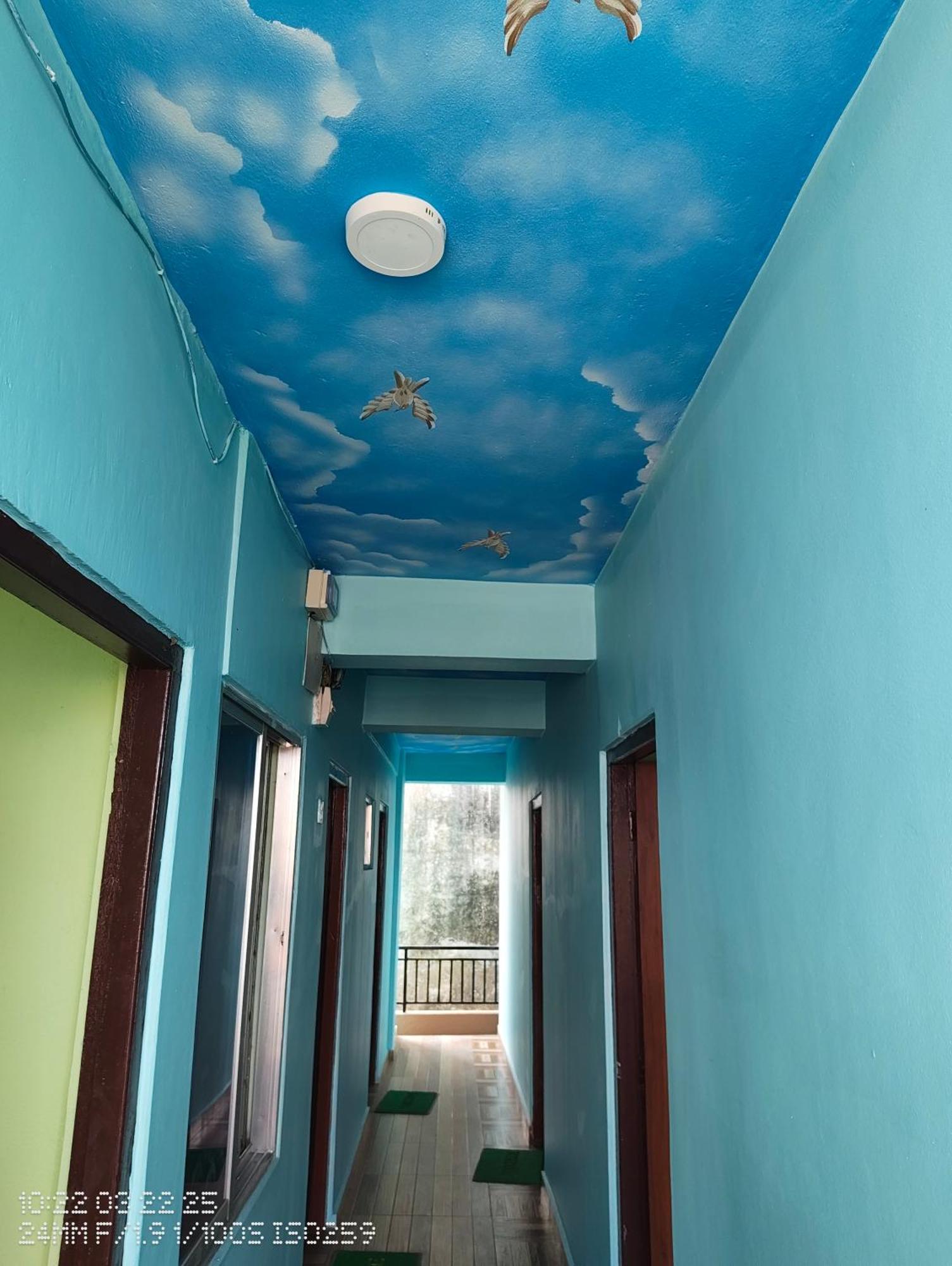 Harry Guest House & Restaurant Pokhara Buitenkant foto