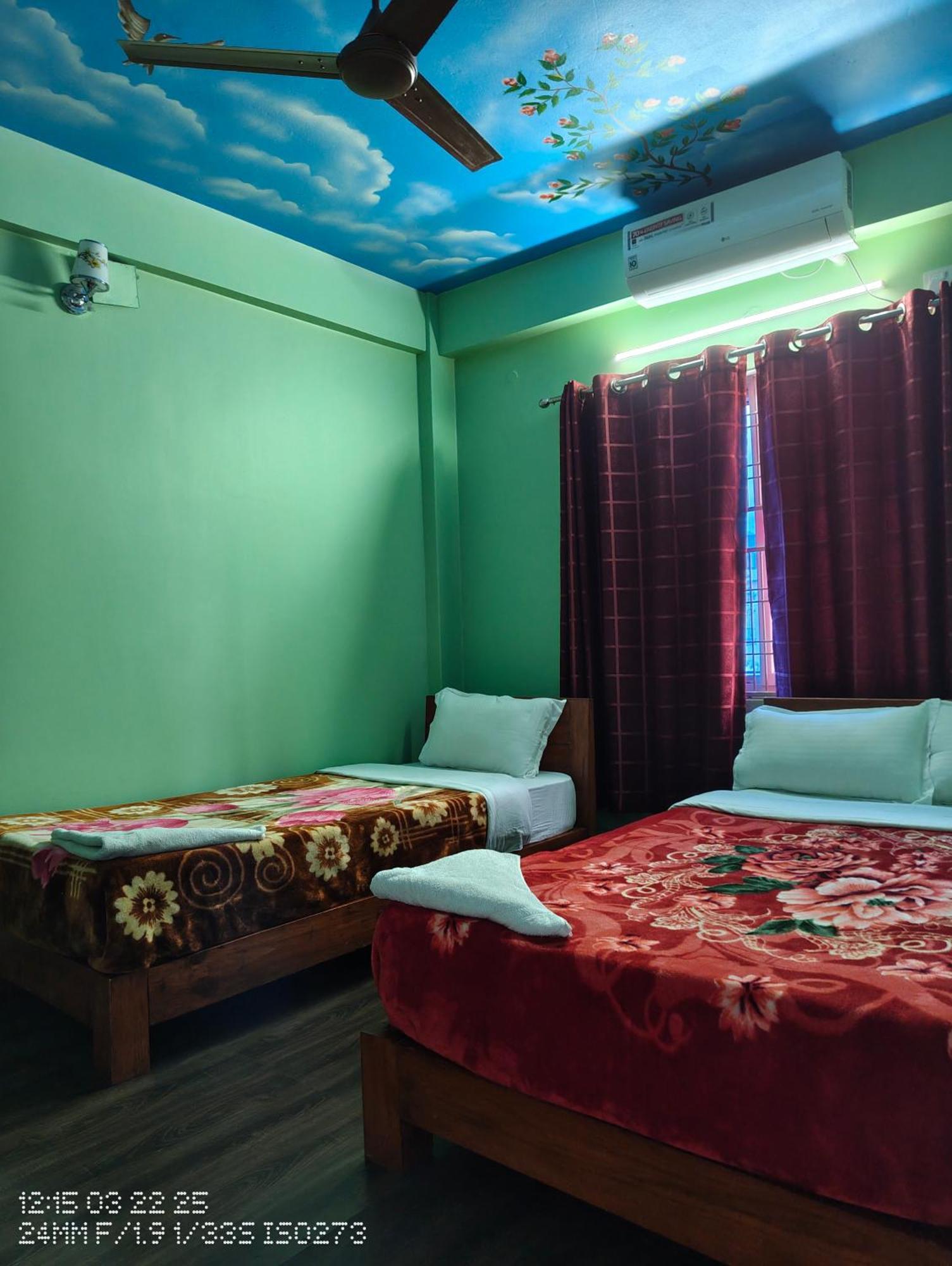 Harry Guest House & Restaurant Pokhara Kamer foto