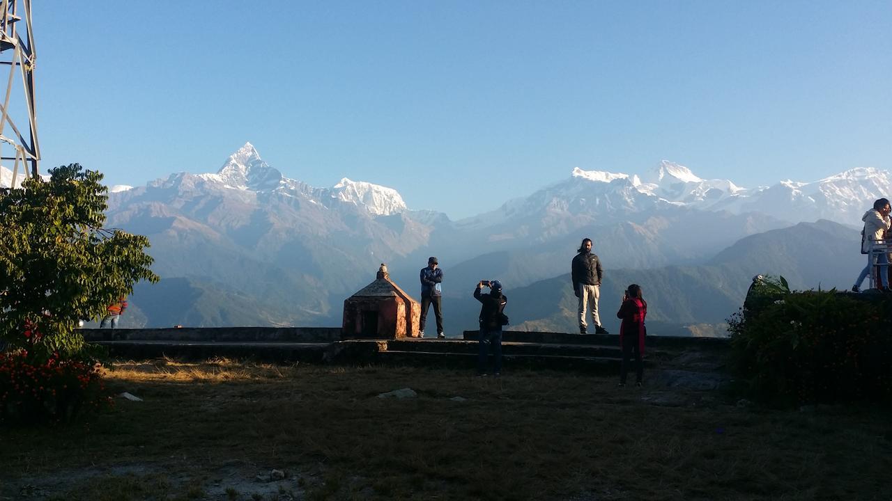 Harry Guest House & Restaurant Pokhara Buitenkant foto