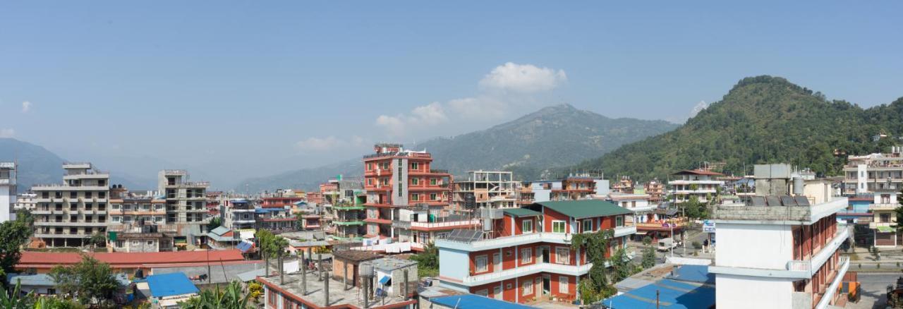 Harry Guest House & Restaurant Pokhara Buitenkant foto