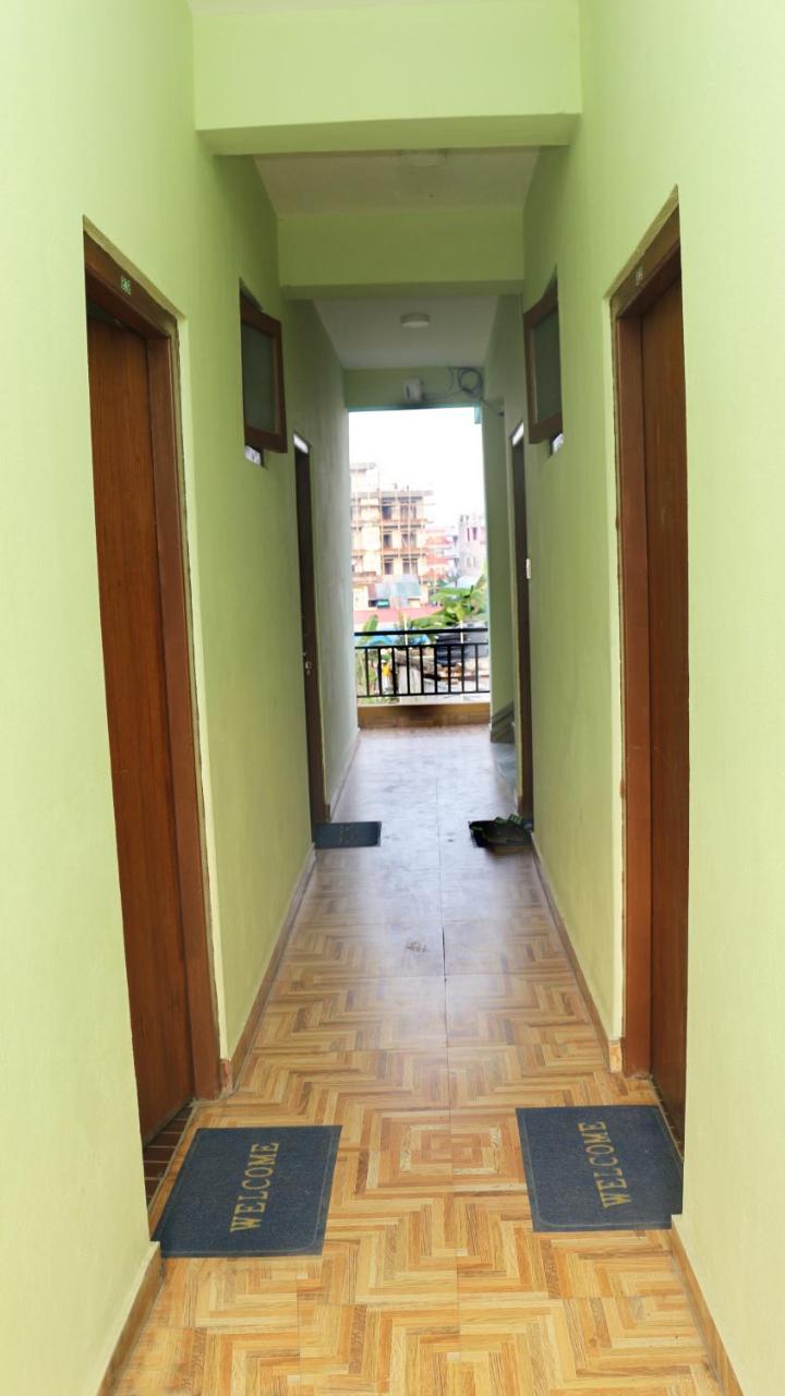 Harry Guest House & Restaurant Pokhara Buitenkant foto