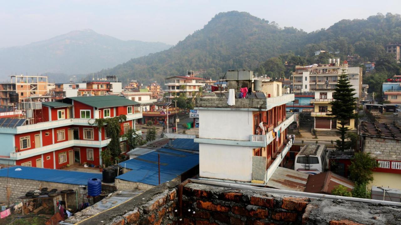Harry Guest House & Restaurant Pokhara Buitenkant foto