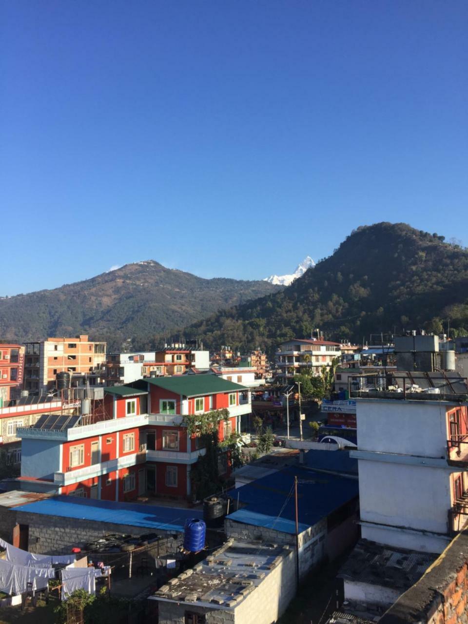 Harry Guest House & Restaurant Pokhara Buitenkant foto