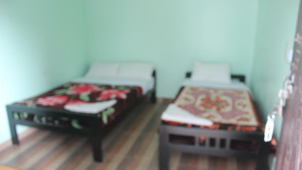Harry Guest House & Restaurant Pokhara Buitenkant foto