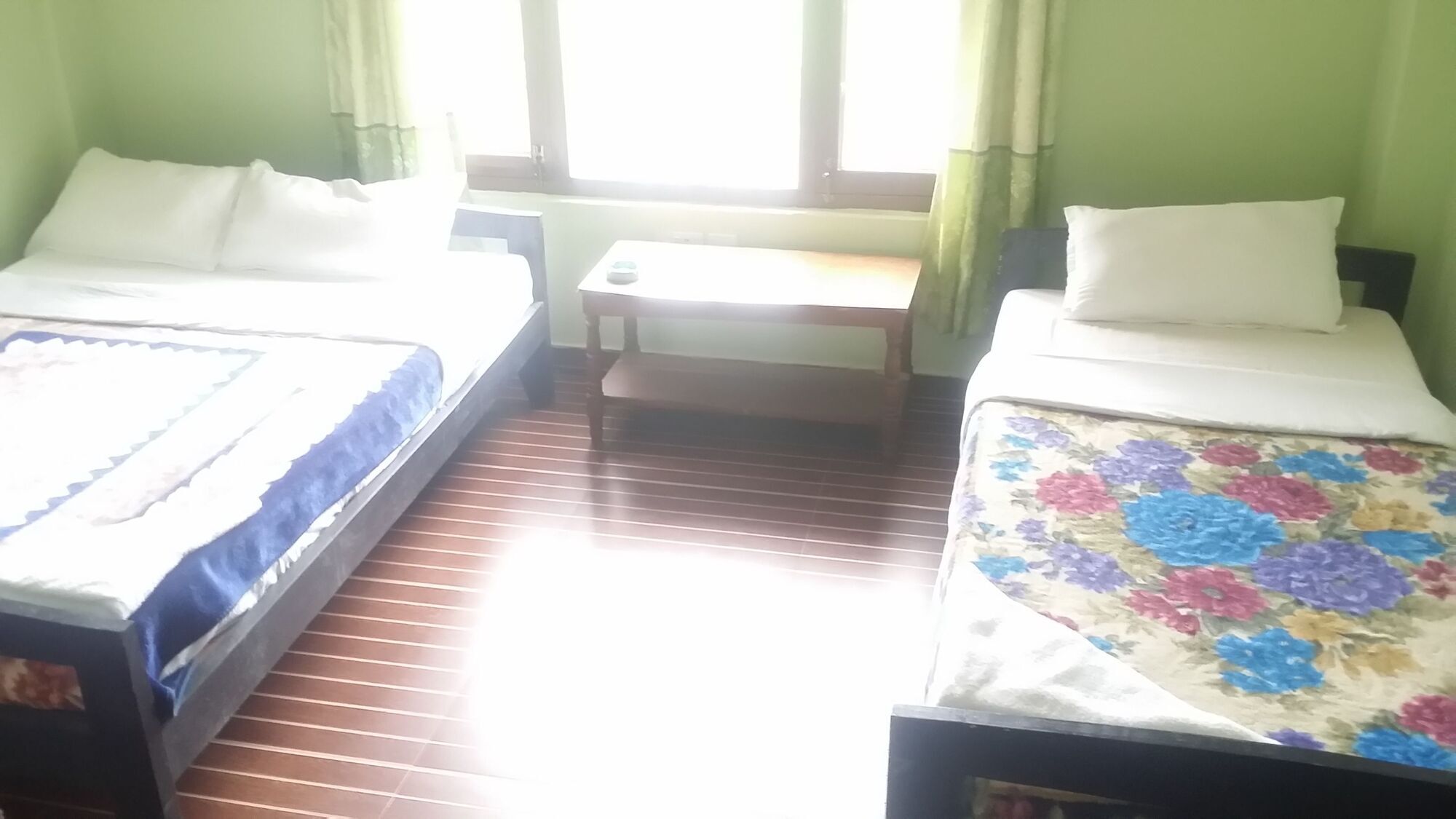 Harry Guest House & Restaurant Pokhara Buitenkant foto